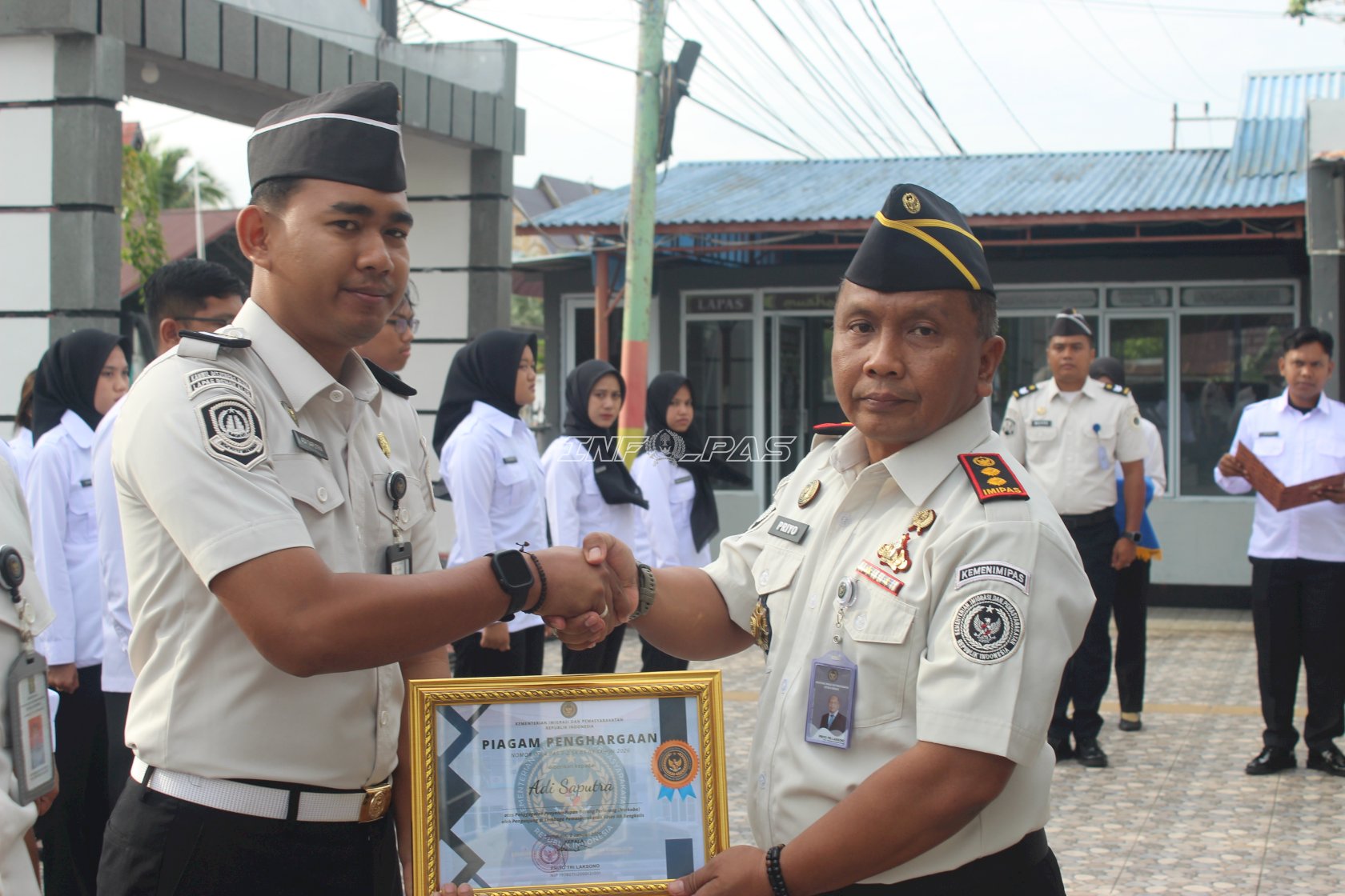 Perkuat Integritas dan Pengamanan, Kalapas Bengkalis Beri Penghargaan Pegawai