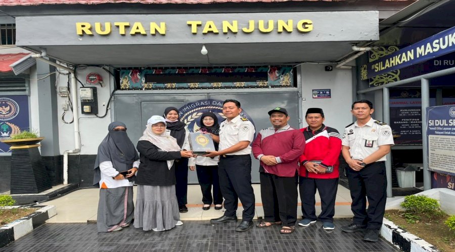 Rutan Tanjung Terima Al-Qur’an Terjemahan Bahasa Banjar dari Kemenag Kab. Tabalong