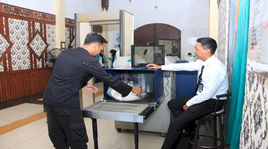 Lapas Kelas I Madiun Perketat Pemeriksaan Barang Bawaan Pengunjung melalui X-Ray