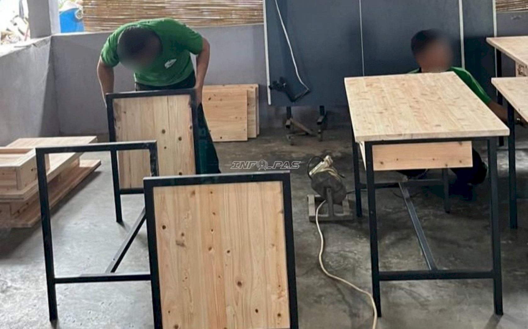 Warga Binaan Lapas Metro Produksi Meja Modern dari Kayu Jati Belanda