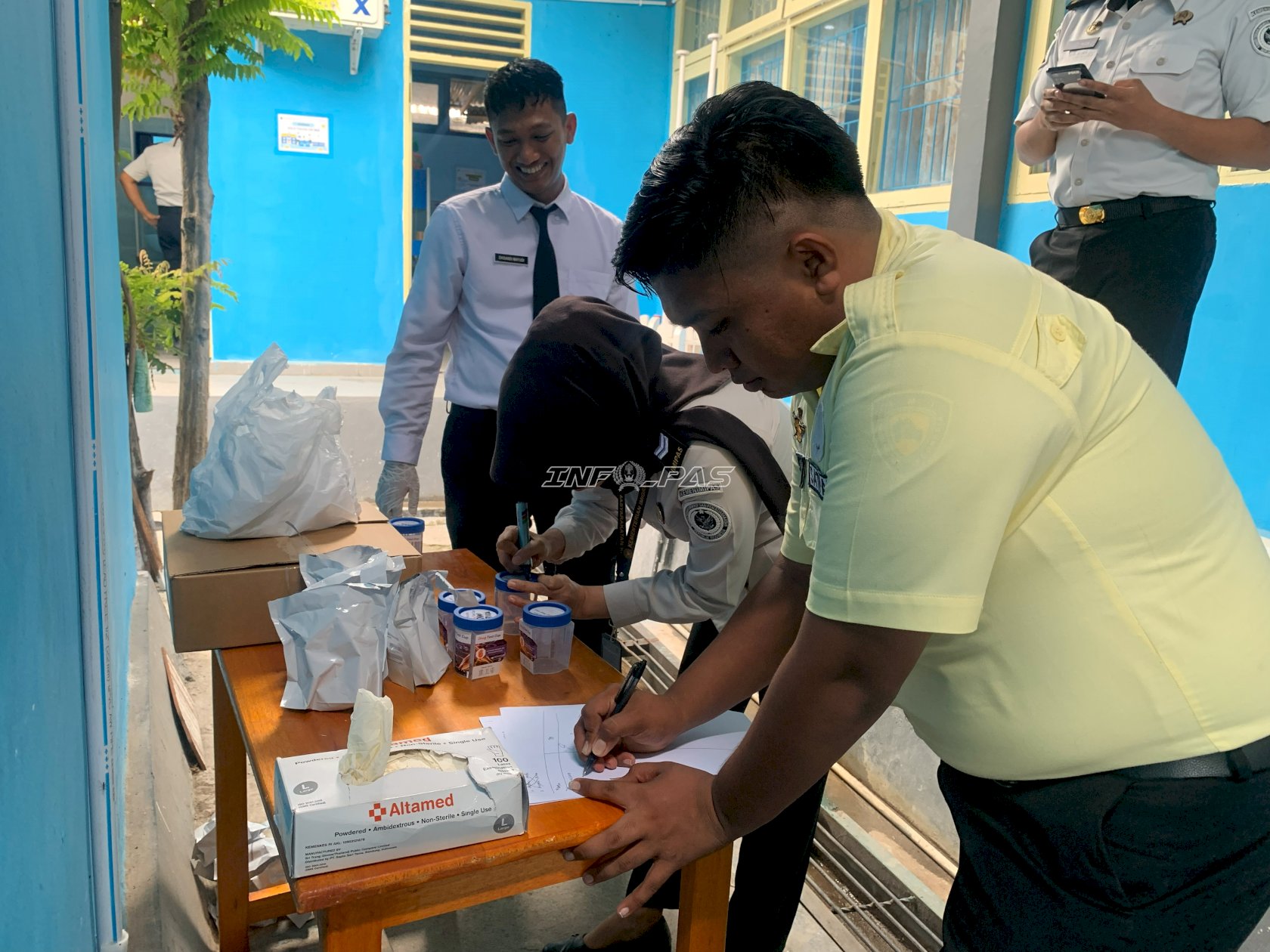 Tes Urine Acak, Kanwil Ditjenpas Sulteng Pastikan Jajaran Bersih dari Narkoba