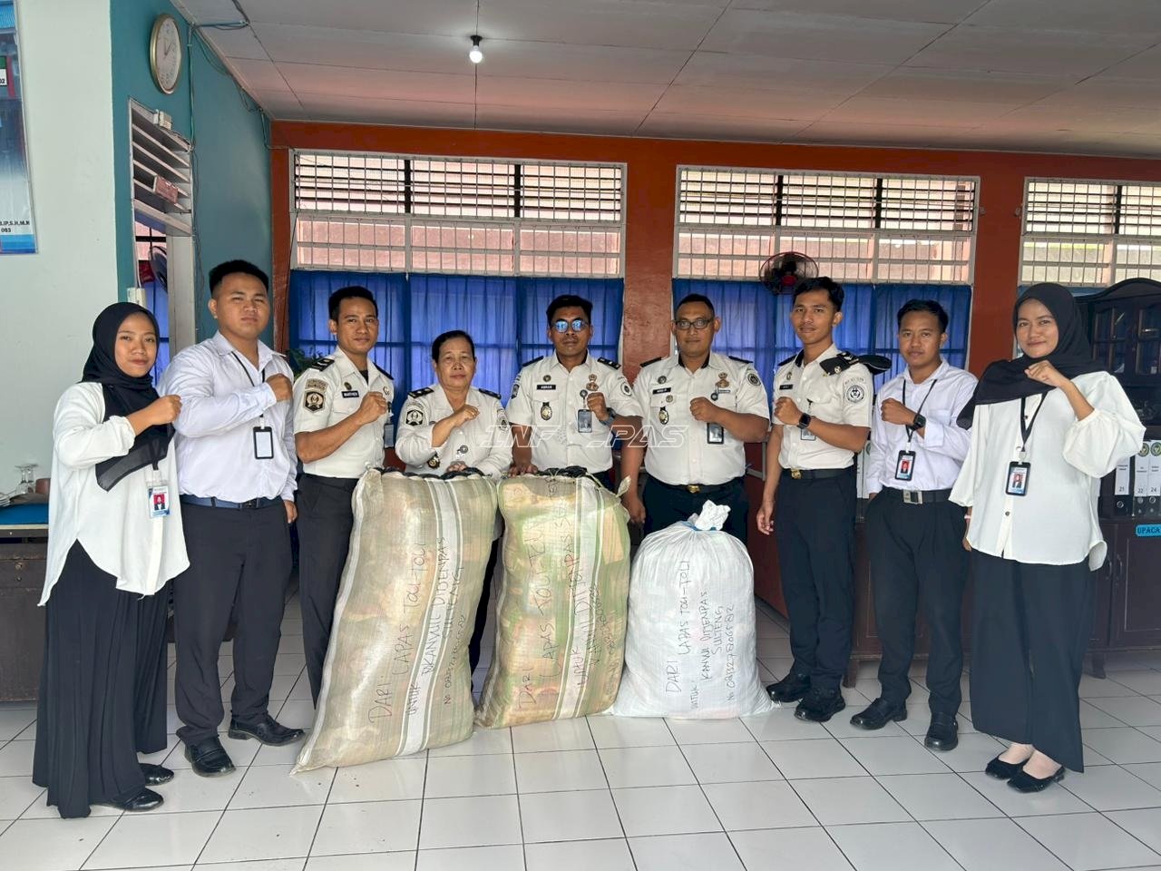 Bakti Sosial Pemasyarakatan, Lapas Tolitoli Salurkan Bantuan bagi Korban Bencana Sumatera