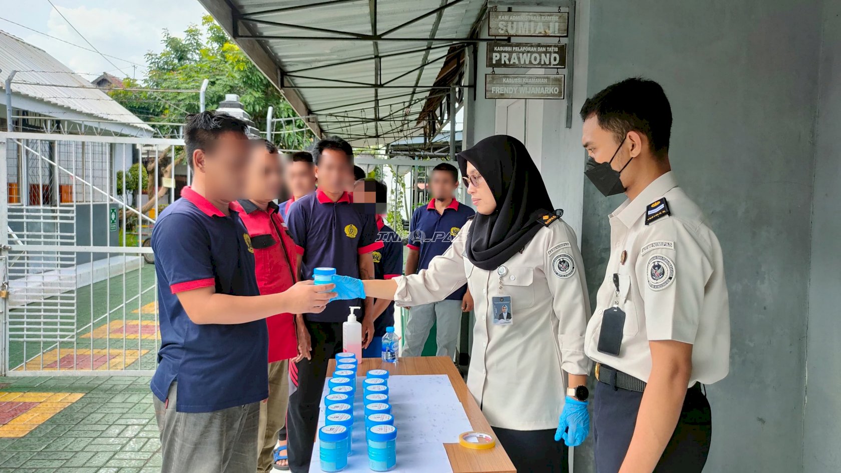 Pimpin Langsung Tes Urine, Kalapas Jember Tegaskan Lapas Bersih dari Narkoba