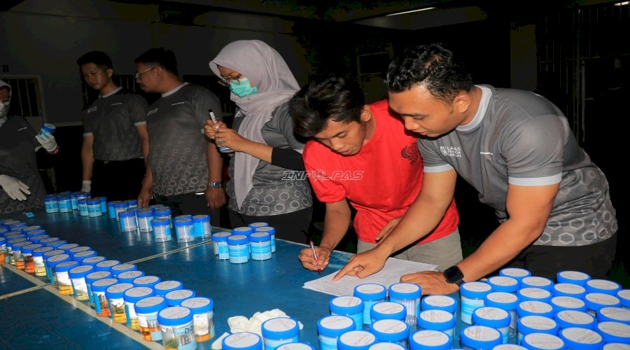 Komitmen Zero Narkoba, Lapas Pemuda Madiun Tes Urine Warga Binaan dan Petugas