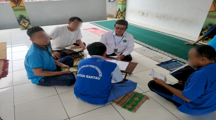 Warga Binaan Rutan Rantau Belajar Baca Al-Qur’an bersama Kemenag Kab. Tapin