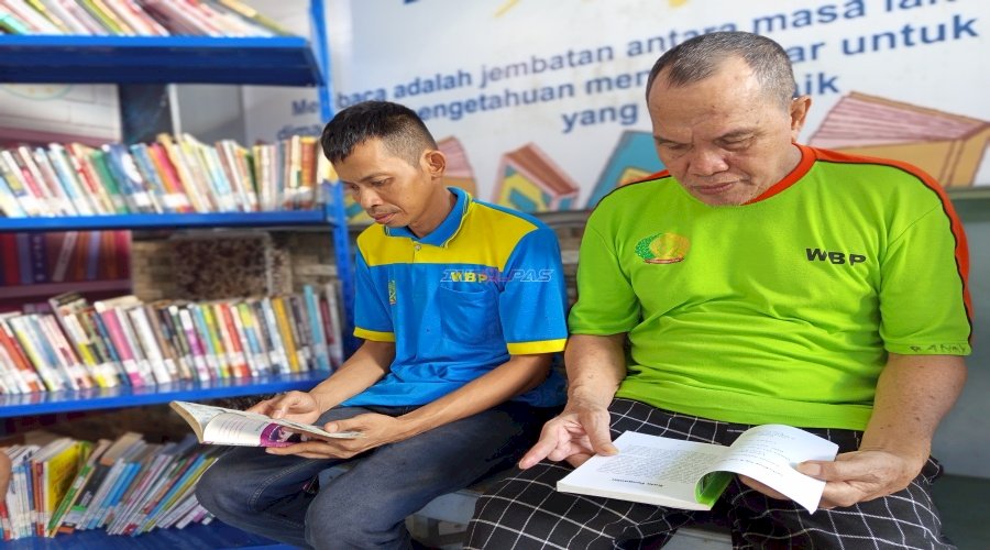 Budayakan Literasi, Warga Binaan Lapas Kotabaru Manfaatkan Perpustakaan