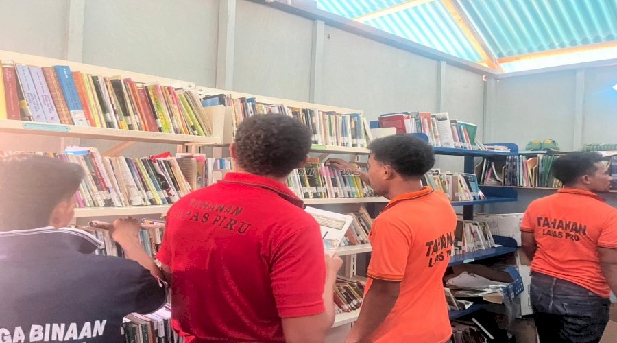 Budaya Literasi Tumbuh di Lapas Piru, Warga Binaan Rutin Manfaatkan Perpustakaan