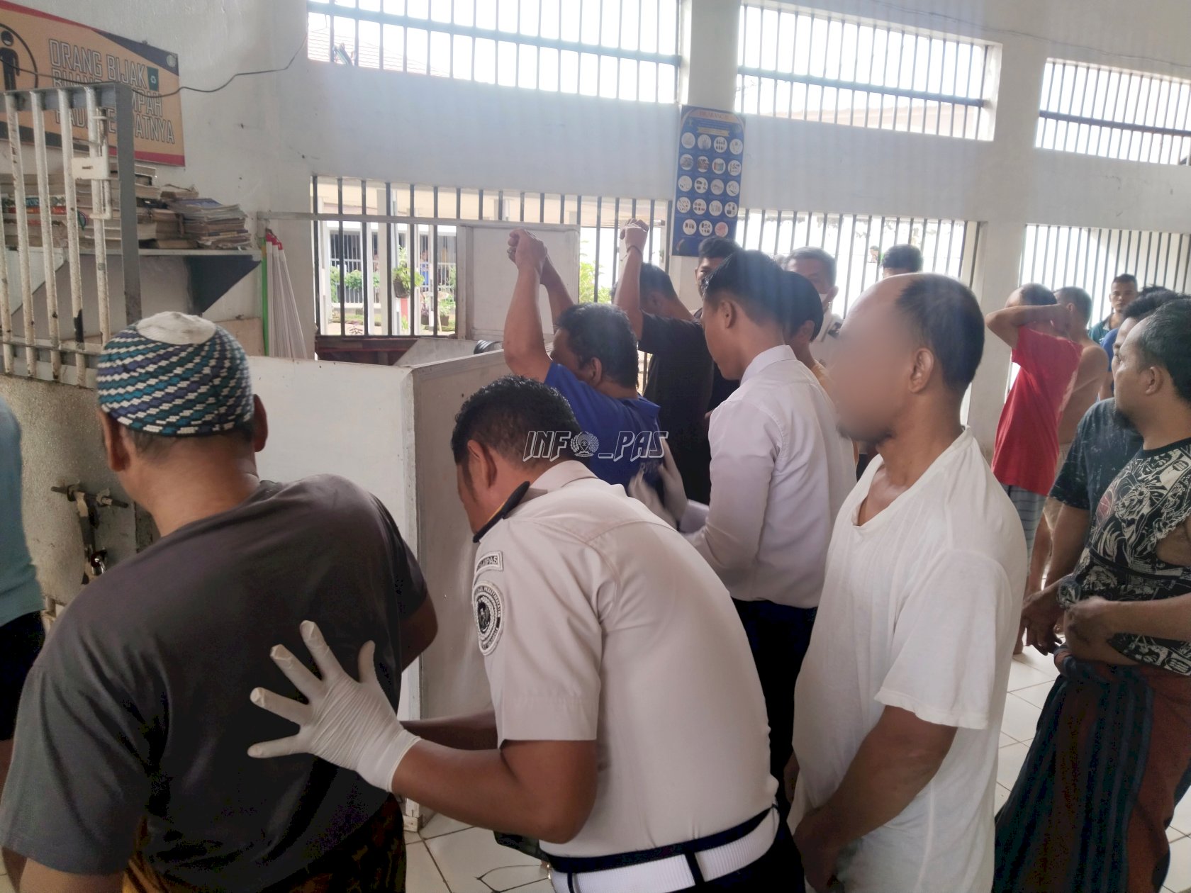 Perkuat Keamanan, Rutan Pelaihari Gelar Penggeledahan Kamar Hunian Blok B