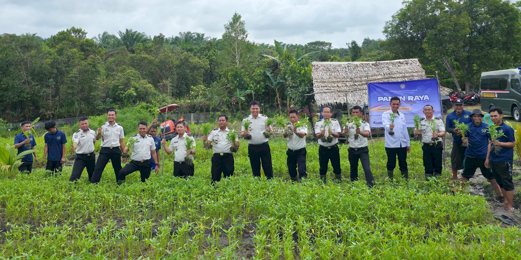 Lapas Sungailiat Ambil Peran Aktif dalam Panen Raya Serentak di SAE Desa Kimak