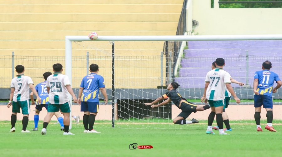 Jalin Kolaborasi Positif, Lapas Kelas I Madiun dan Bank Mandiri Madiun Adu Sportivitas di Lapangan Hijau