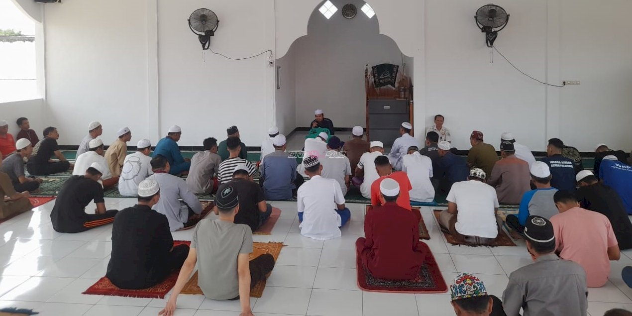 Tausiah Guru Anas Ajak Warga Binaan Rutan Pelaihari Tata Diri Jadi Lebih Baik