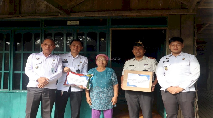 Peduli Kondisi Sosial, Lapas Batulicin Salurkan Bansos kepada Masyarakat