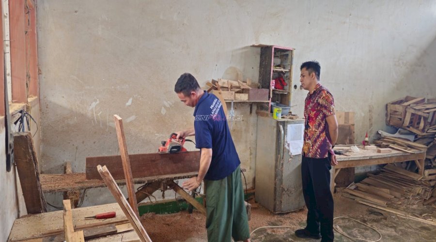 Pembinaan Berbasis UMKM, Warga Binaan Lapas Pangkalpinang Produksi Lemari Ambalan