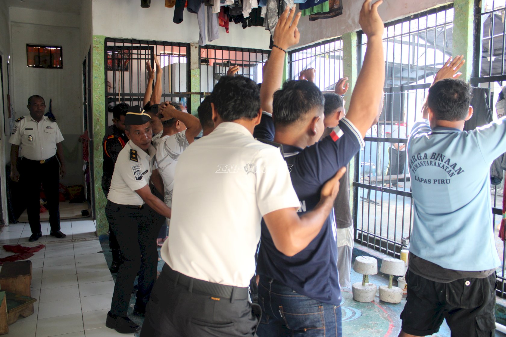 Jaga Stabilitas Keamanan, Lapas Piru Gelar Penggeledahan Rutin Kamar Hunian