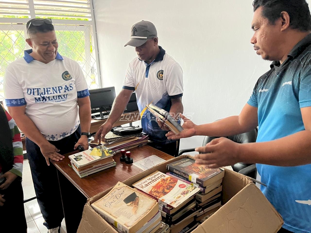 Dorong Budaya Membaca, Lapas Tual Terima 100 Buku dari Perpusda Malra
