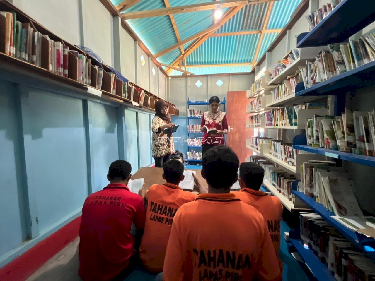 Perkuat Pembinaan, Peserta Magang Dampingi Literasi Warga Binaan Lapas Piru