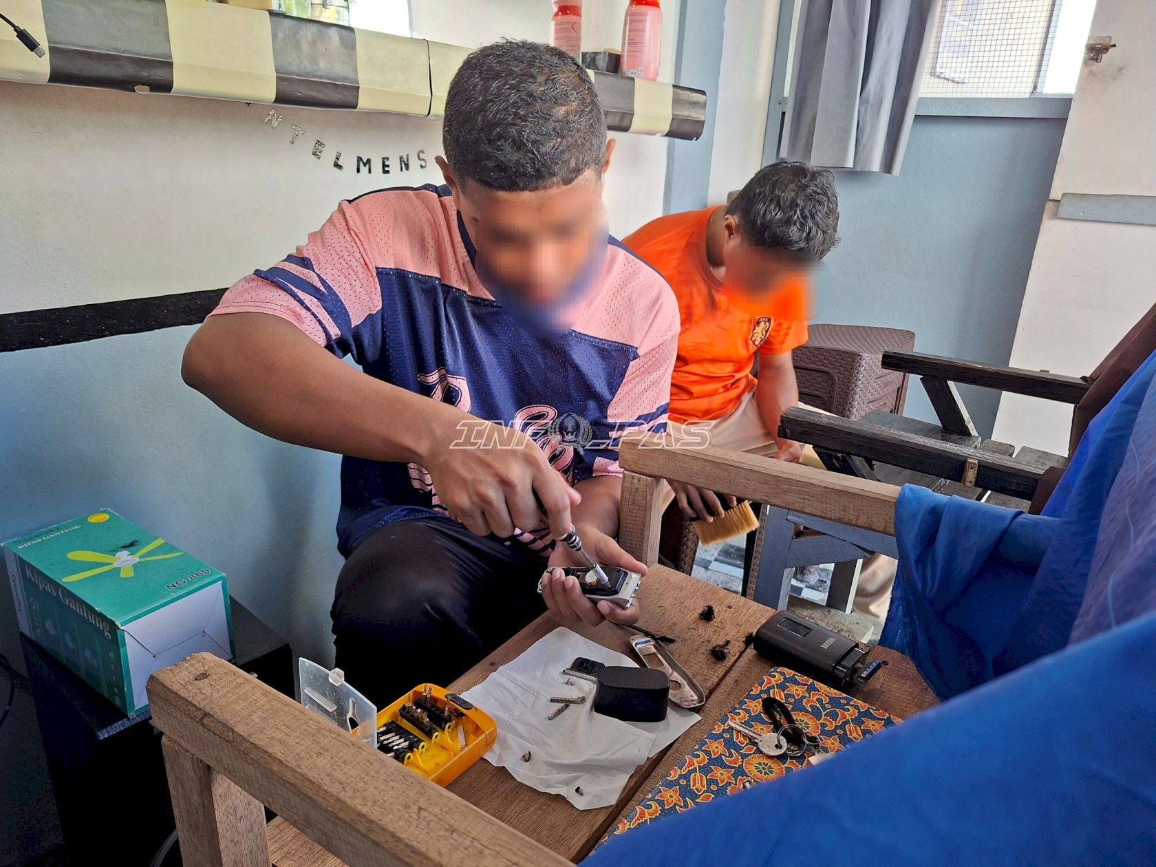 Rawat Mesin Pangkas, Lapas Saparua Jaga Kualitas UMKM Barbershop