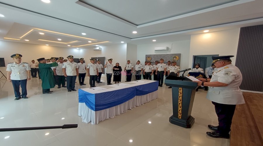 Kakanwil Ditjenpas Kaltim Lantik Pejabat Nonmanajerial dan 12 ASN 