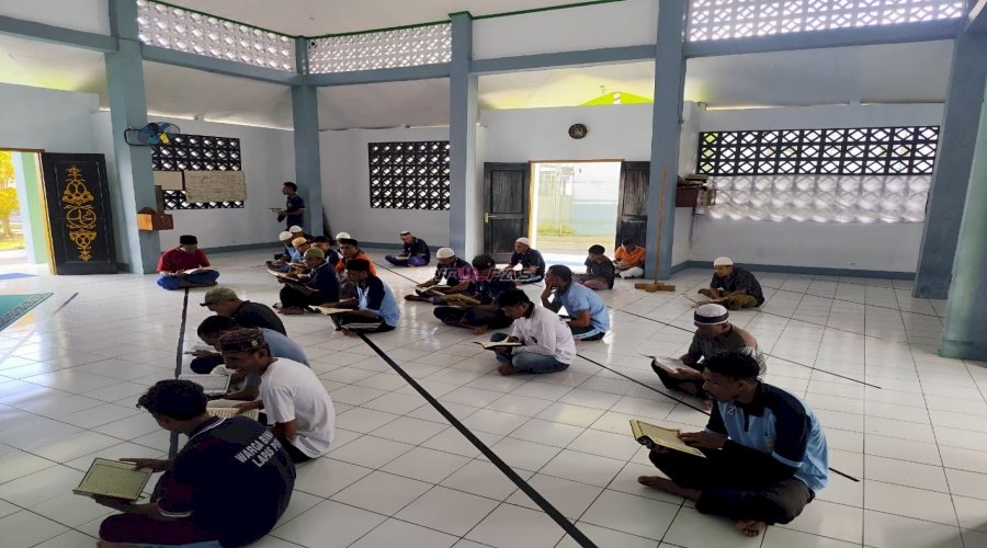 Warga Binaan Lapas Piru Tingkatkan Spiritual lewat Membaca Al-Qur’an