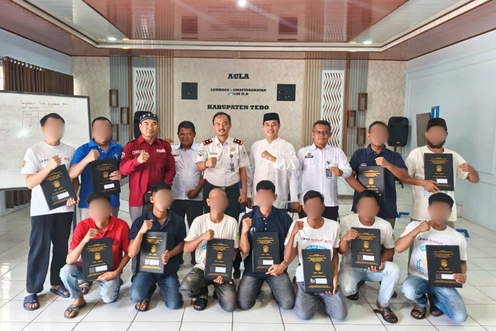 Semangat Belajar di Balik Jeruji, Warga Binaan Lapas Muara Tebo Terima Rapor Paket B dan C