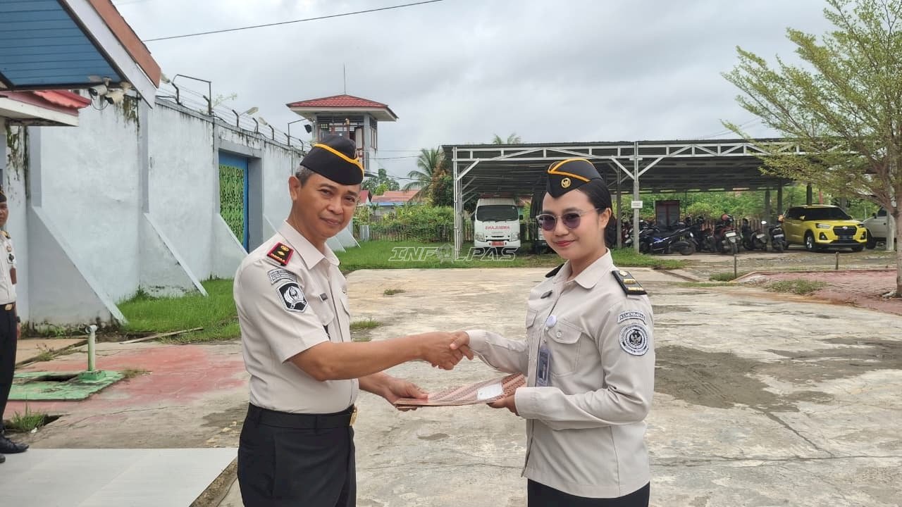 Penguatan SDM Pemasyarakatan, Rutan Marabahan Serahkan SK Kenaikan Pangkat Pegawai