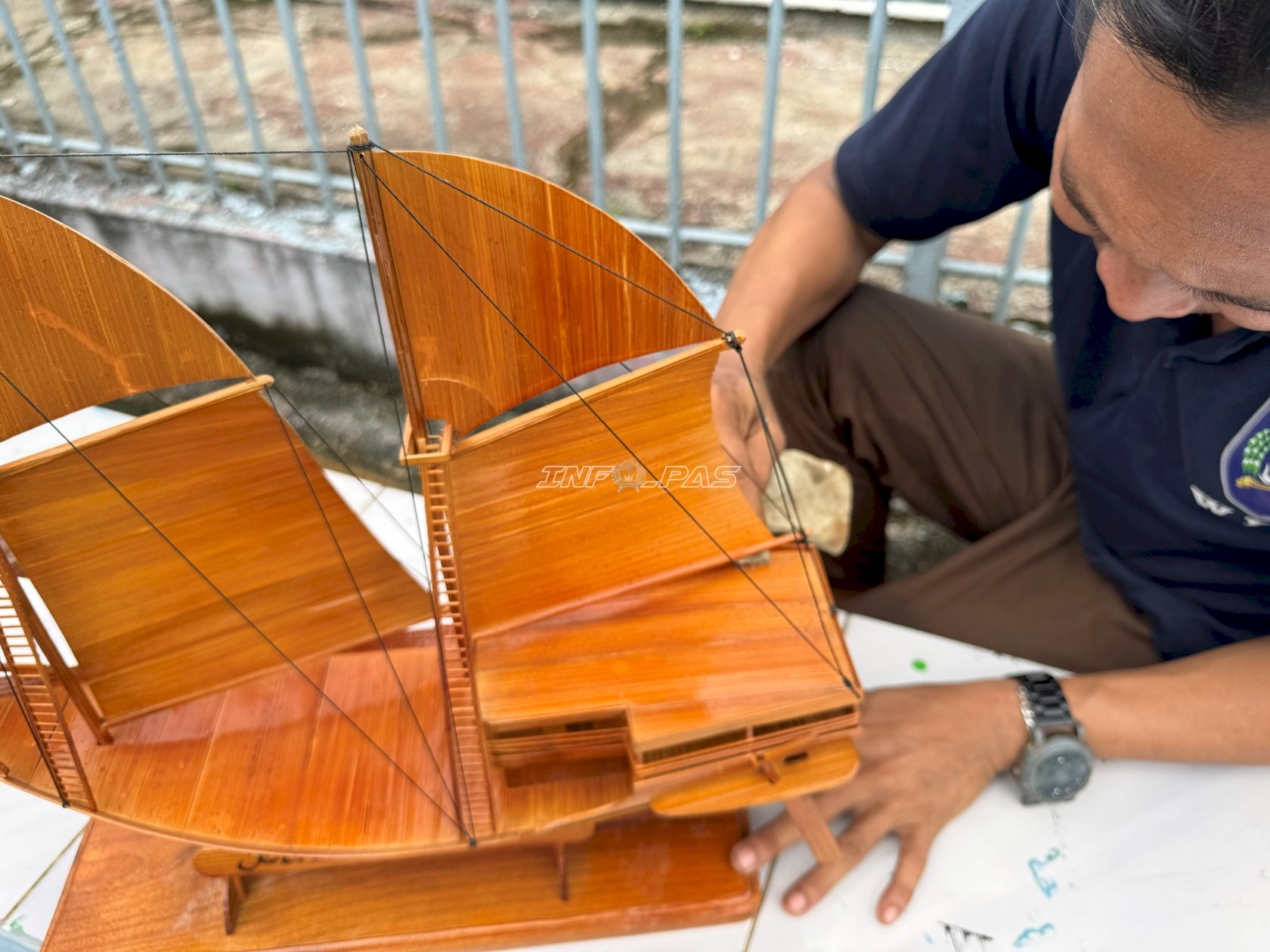 Warga Binaan Lapas Kotabaru Kembangkan Kerajinan Miniatur Kayu Bernilai Jual