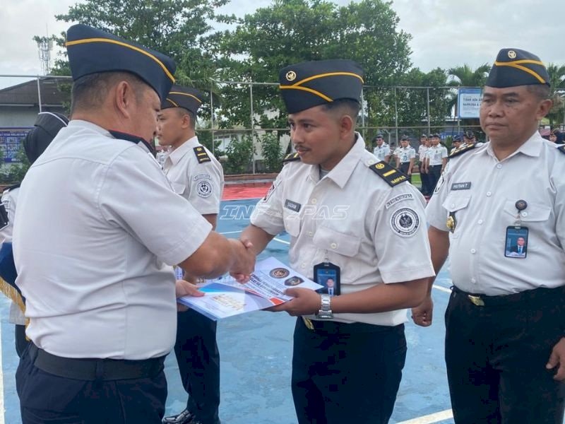 Enam Petugas Lapas Banjarmasin Naik Pangkat, Kalapas Tekankan Profesionalisme