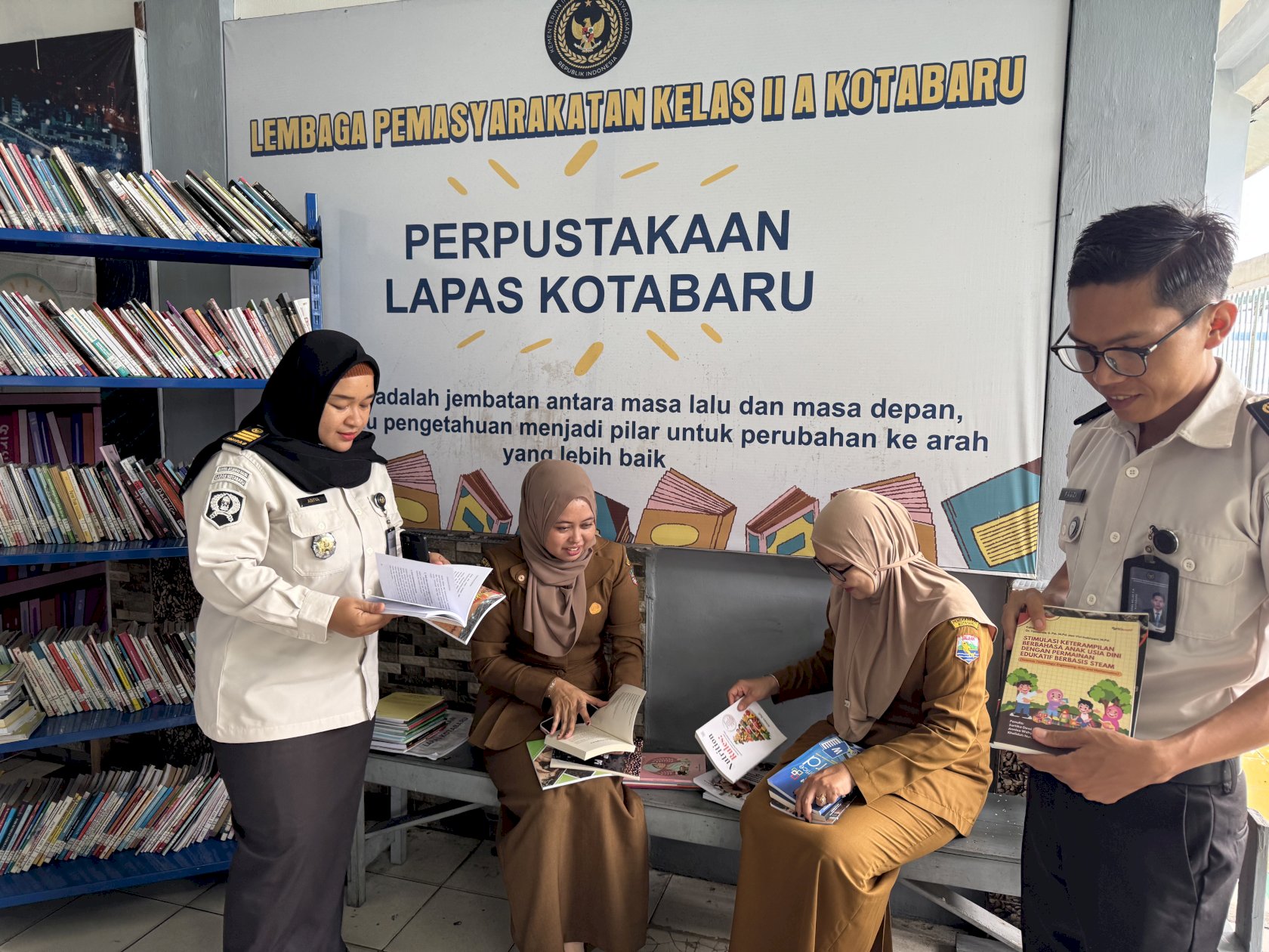 Perkuat Layanan Literasi, Lapas Kotabaru Gandeng Dinas Kearsipan dan Perpustakaan Inventarisasi Koleksi Buku