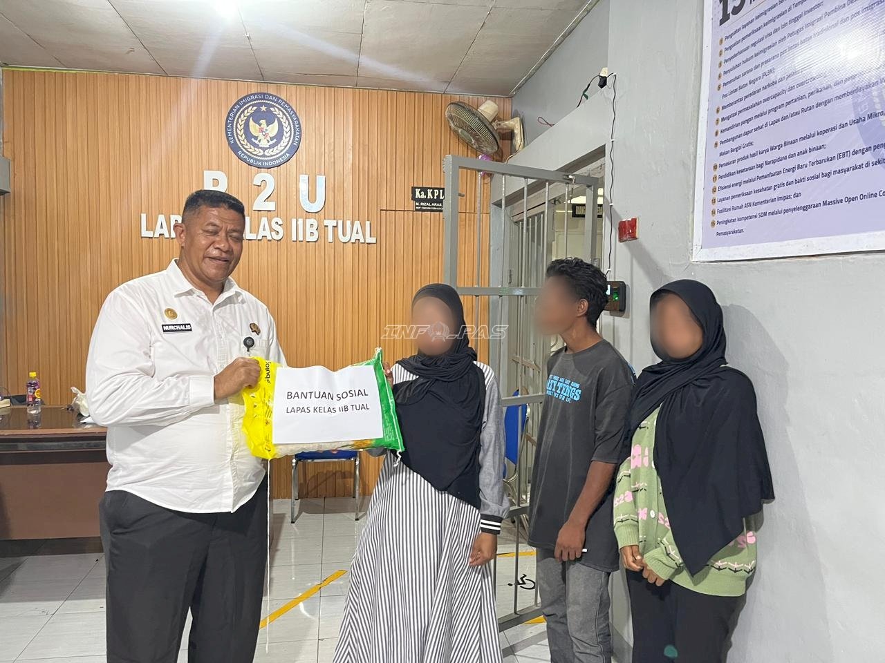 Gandeng RRI, Lapas Tual Salurkan Bantuan bagi Keluarga Warga Binaan Kurang Mampu
