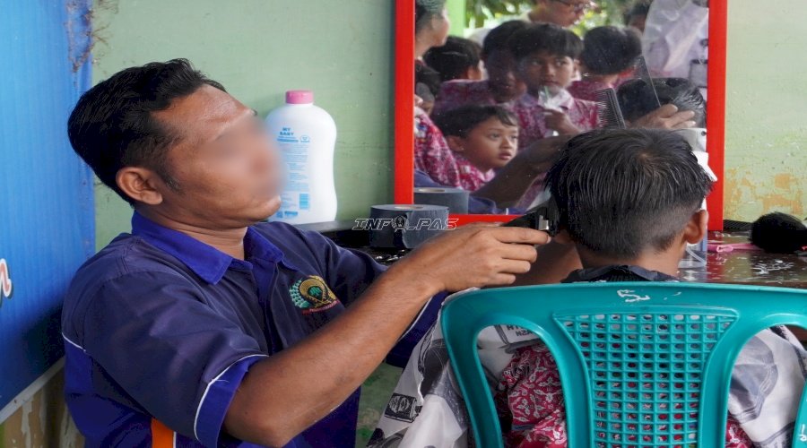 Rutan Magetan Libatkan Warga Binaan dalam Bakti Sosial Potong Rambut Gratis