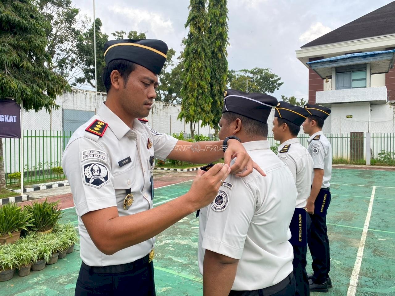 Tiga Pegawai Rutan Barabai Terima Kenaikan Pangkat Penyetaraan Ijazah