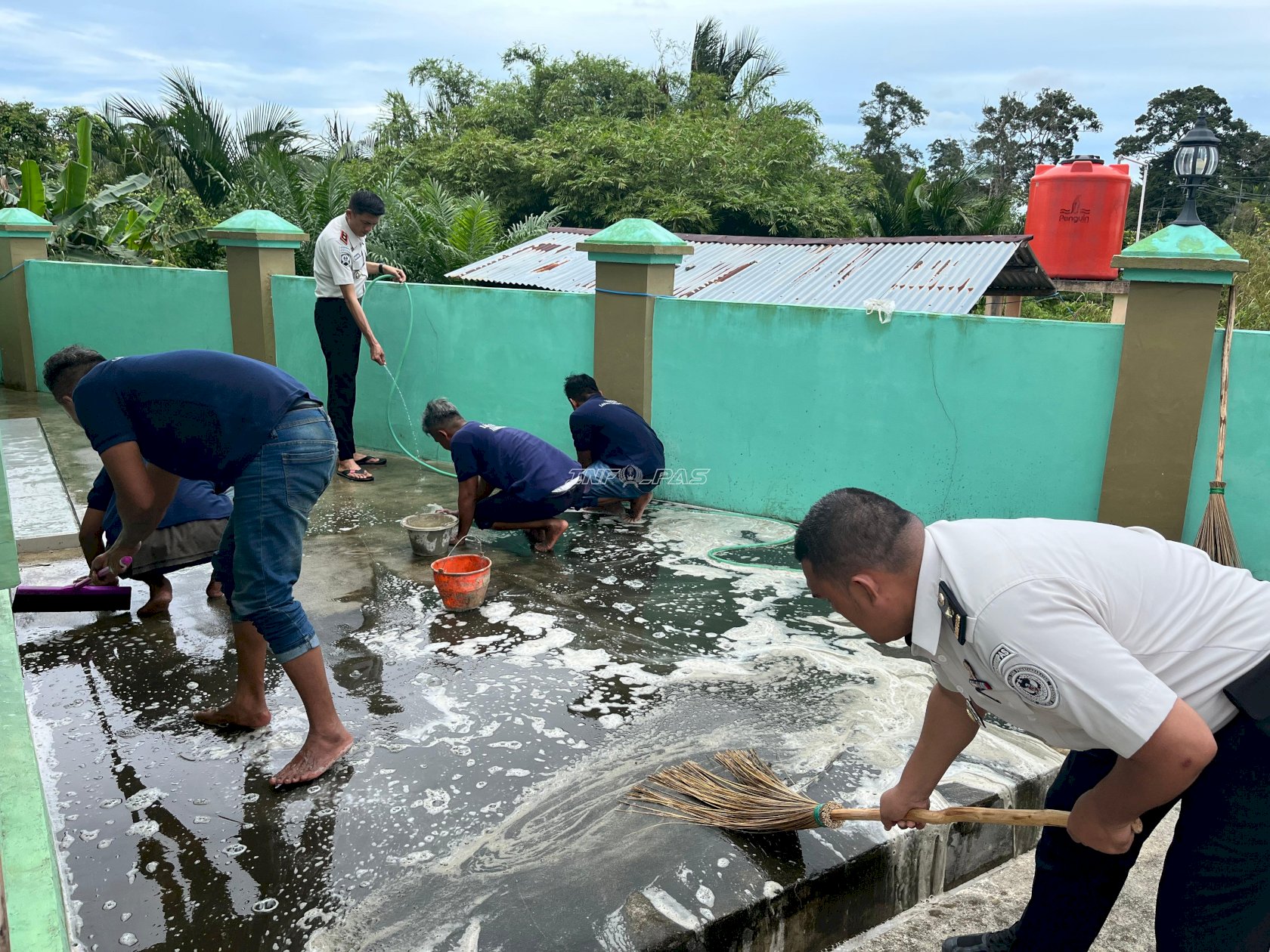 Lapas Tanjungpandan Libatkan Warga Binaan Bersihkan Masjid Jelang Ramadan