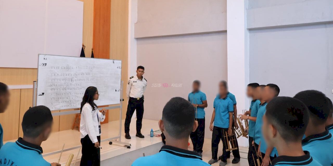 LPKA Ambon Kembangkan Bakat Musik Anak Binaan lewat Pelatihan Angklung