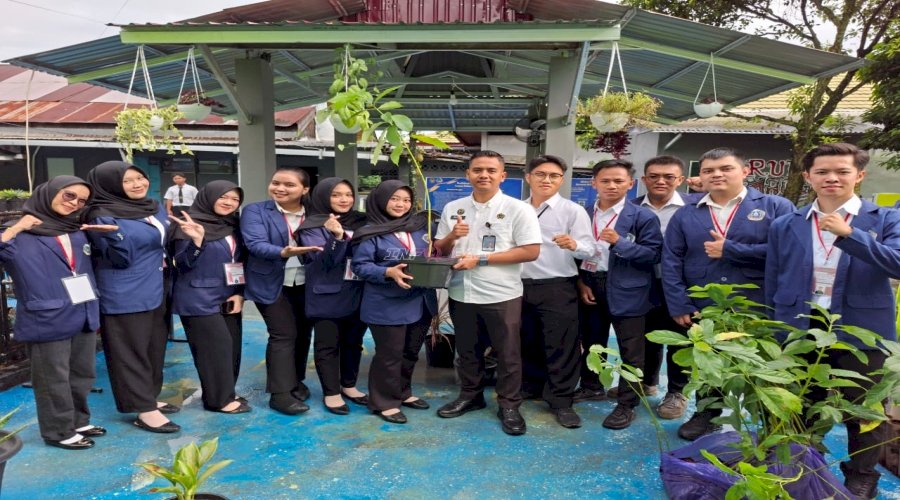 Tutup Rangkaian Magang, Lapas Banjarmasin Terima 20 Bibit Alpukat dari Mahasiswa UNISKA 