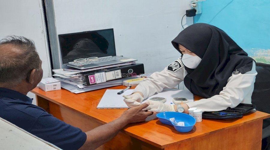 Tim Medis Lapas Tual Intensifkan Pemeriksaan Rutin Warga Binaan Lansia