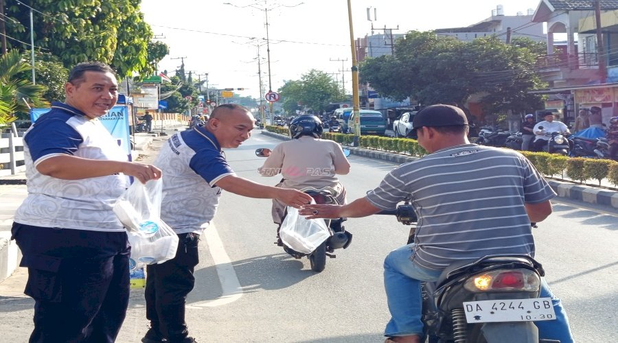 Jumat Berkah Ramadan, Lapas Kotabaru Berbagi Takjil untuk Masyarakat
