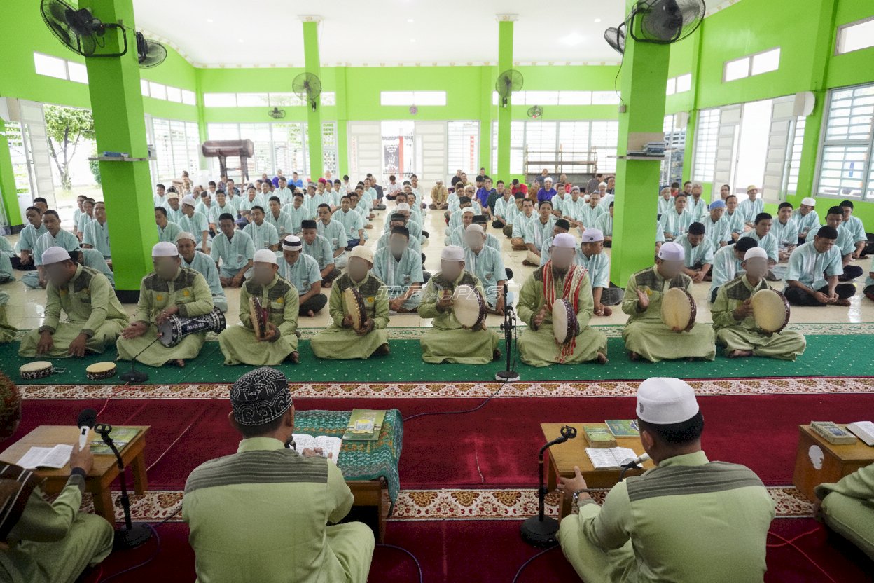 Ramadan Menggetarkan Hati, Ratusan  Warga Binaan Lapas Narkotika Karang Intan Larut dalam Gema Selawat