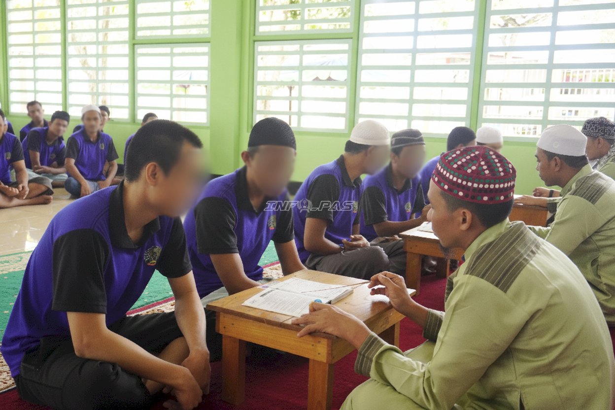 Semangat Ramadan, Warga Binaan Lapas Narkotika Karang Intan Giat Belajar Baca Tulis Al-Qur’an
