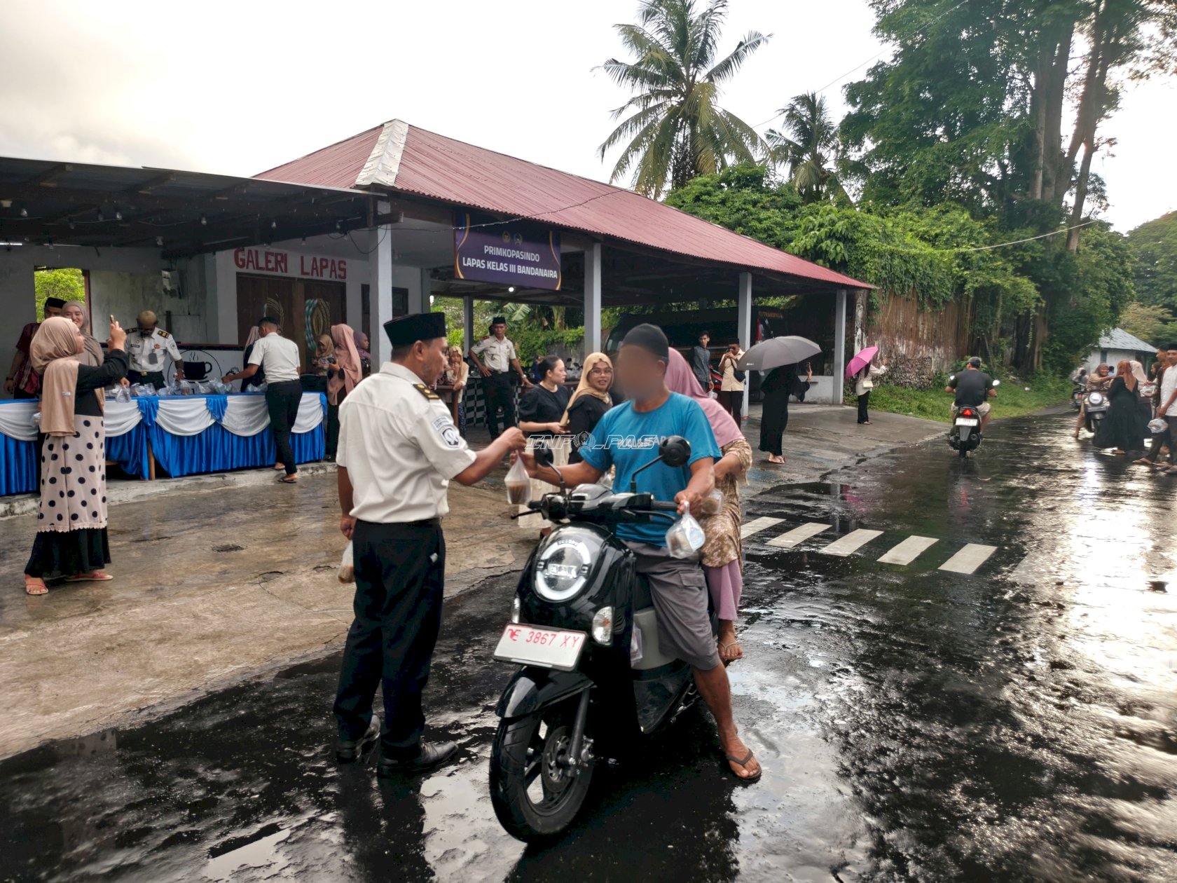 Hangatkan Ramadan, Lapas Bandanaira Bagikan 250 Paket Takjil bagi Masyarakat