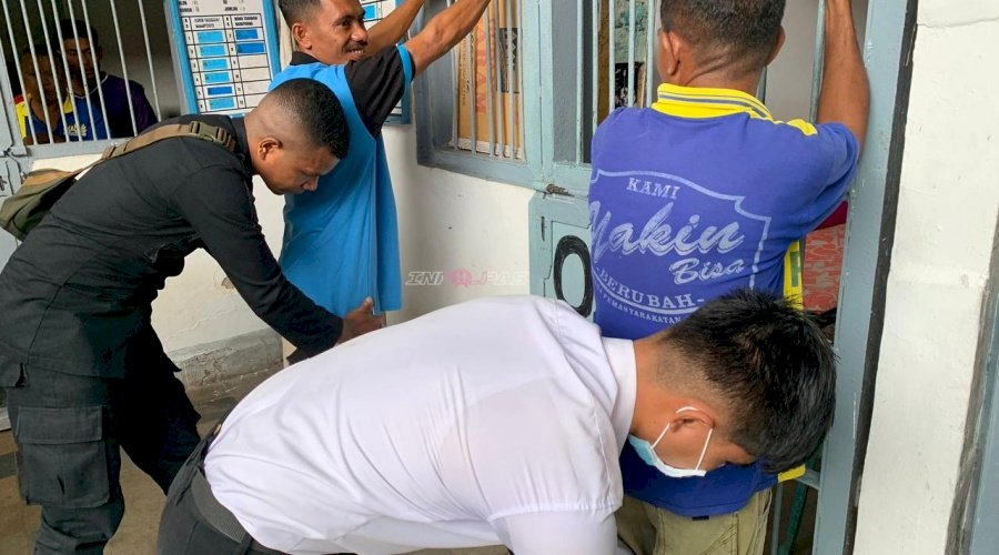 Tingkatkan Kewaspadaan Selama Ramadan, Lapas Atambua Geledah Kamar Hunian dan Tes Urine Mendadak
