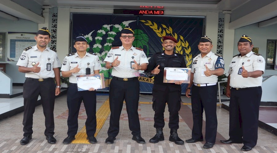 Budaya Kerja Positif, Lapas Ambon Beri Penghargaan Petugas Teladan