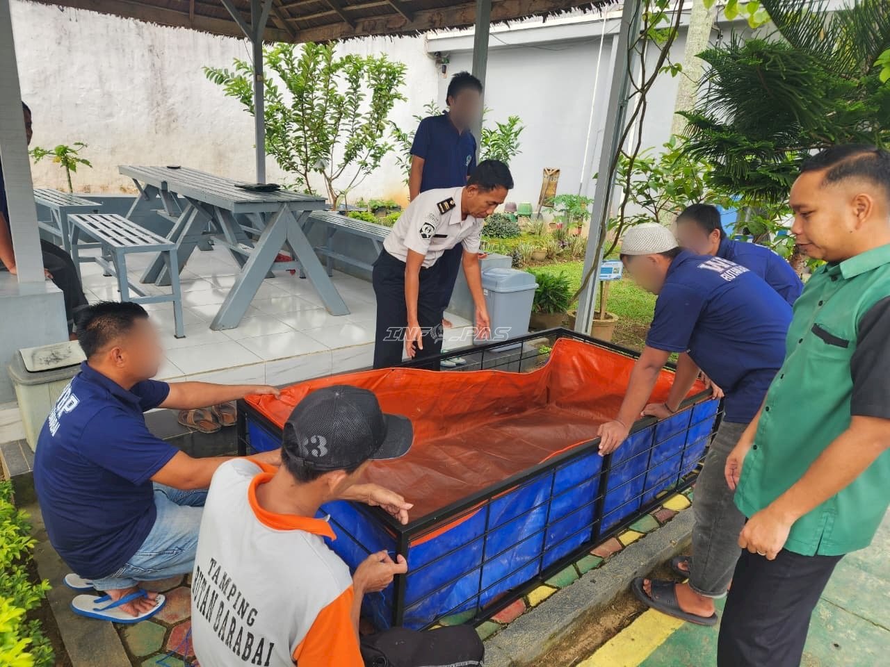 Kreatif! Warga Binaan Bengkel Utuh Harat Rutan Barabai Bangun Kolam Lele
