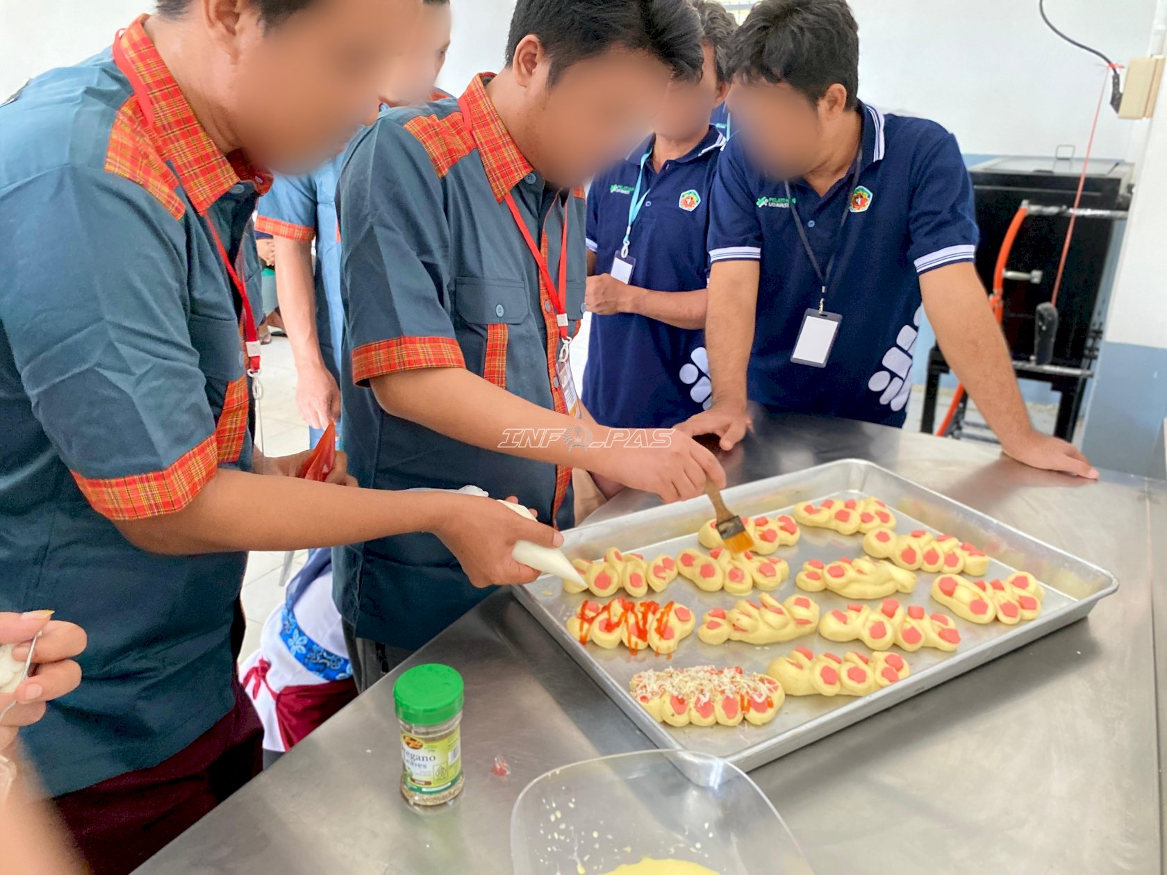 Tingkatkan Kemandirian, Lapas Kotabaru Gandeng BLK Latih Warga Binaan Buat Roti