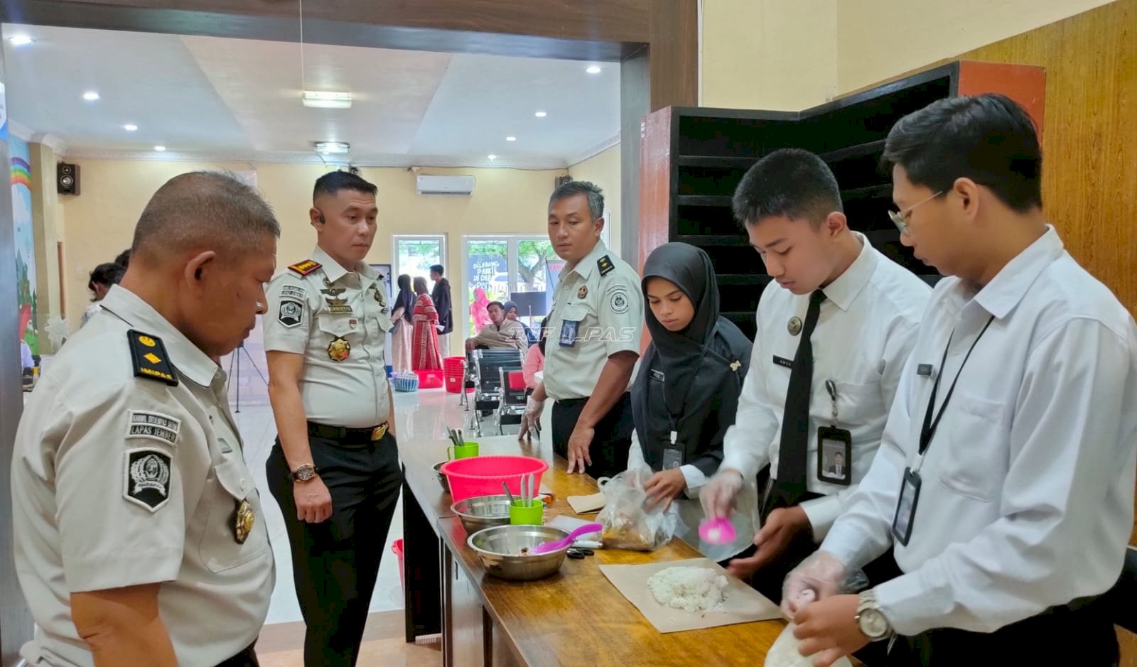 Pastikan Layanan Ramadan Aman, Kalapas Jember Pantau Kunjungan Warga Binaan