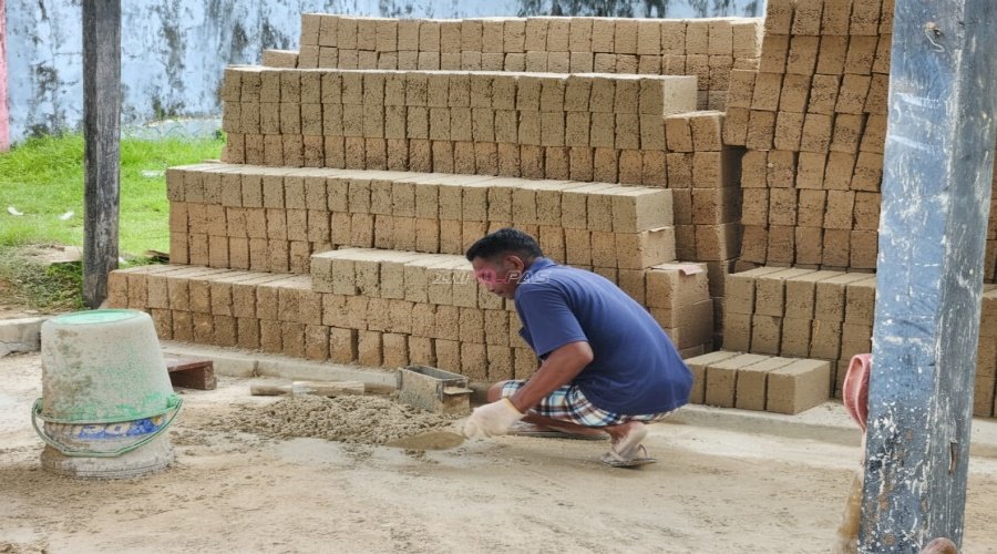 Lapas Tual Bekali Warga Binaan dengan Pelatihan Produksi Batako