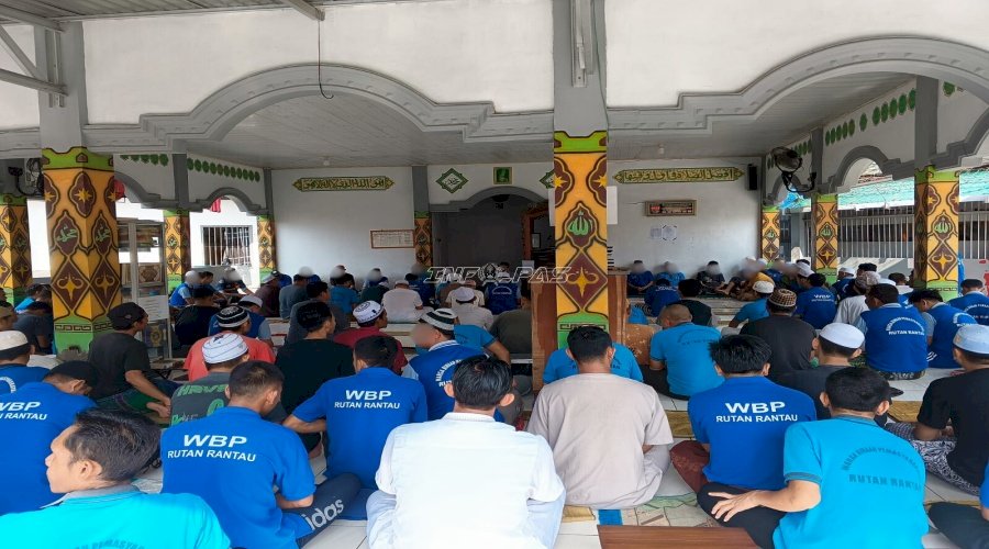 Bahas Keistimewaan Ramadan, Warga Binaan Rutan Rantau Khusyuk Ikuti Pengajian 