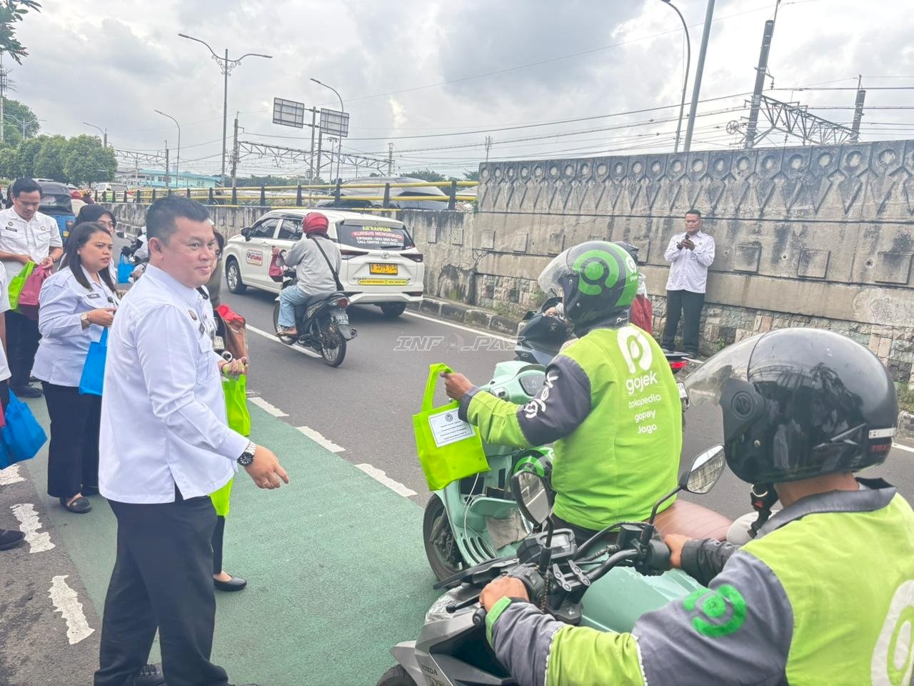 Hadirkan Kepedulian di Bulan Suci, Lapas Cipinang Tebar Takjil untuk Pengendara
