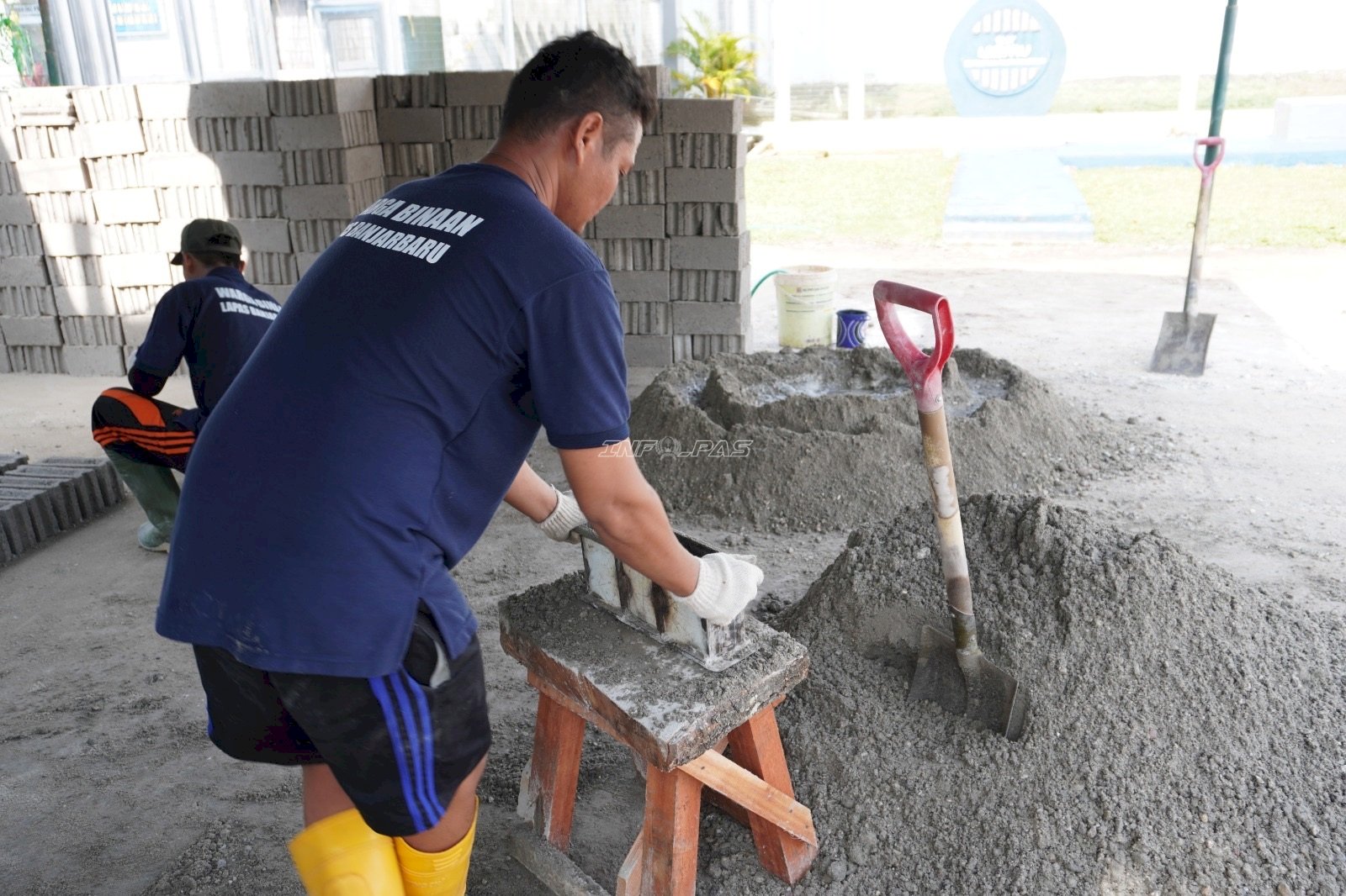 1.000 Batako Karya Warga Binaan Lapas Banjarbaru Dibeli Koperasi Merah Putih