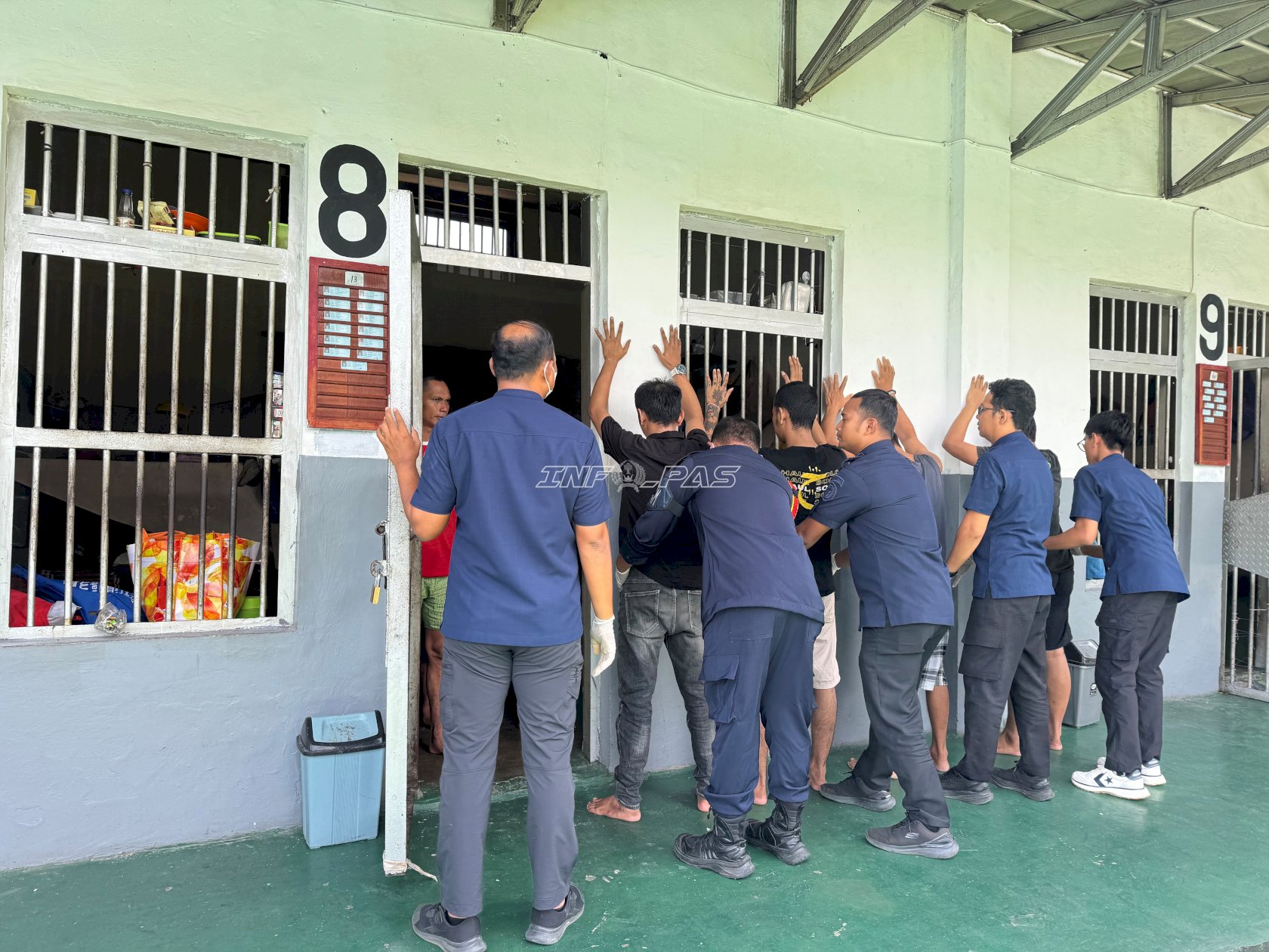 Cegah Barang Terlarang, Lapas Banjarbaru Razia Kamar Hunian Warga Binaan  
