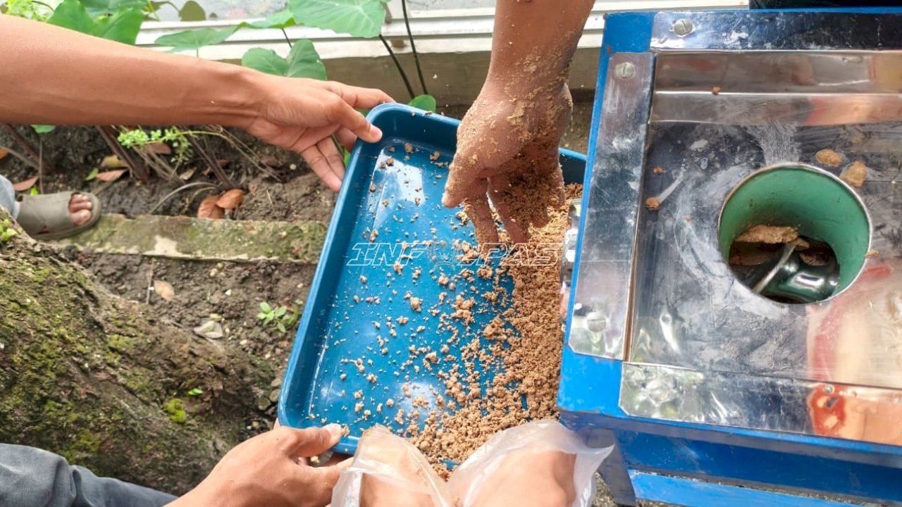 Olah Pakan Sendiri, Warga Binaan Lapas Banjarmasin Operasikan Mesin Produksi Pakan Ikan